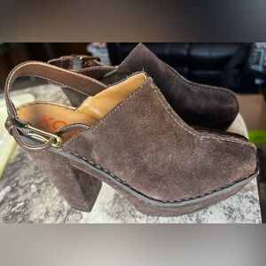 Kors by Michael Kors-Chocolate Brown Quincy Suede Platform Clog w/ strap. Size 7